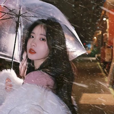 踉跄的女孩